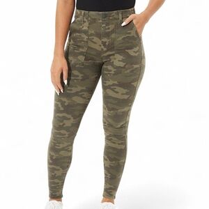 AE Next Level Curvy High Waisted Jegging Camouflage SZ 10 Regular